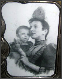 Luisa Sanjust Roberti con il figlio Giovanni Manca di Villahermosa 
