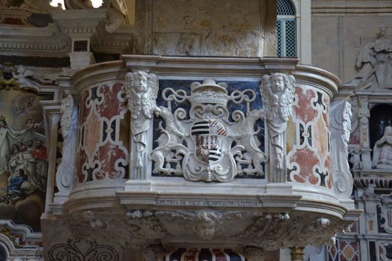 Dettaglio del Pulpito con stemma Vico 